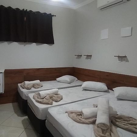 Pousada Quarto Privativo A 600 Mts Da Basilica Nova 아파레시다 외부 사진